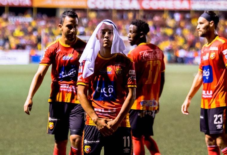 El florense Jimmy Marín celebró su gol simulando un Jeque | CORTESÍA PRENSA HEREDIANO