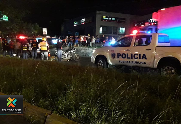 Motociclista muere tras colisionar contra tráiler en San Sebastián