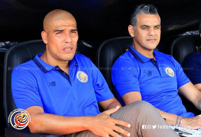Douglas Sequeira y el asistente Héctor Altamirano | Prensa Fedefútbol