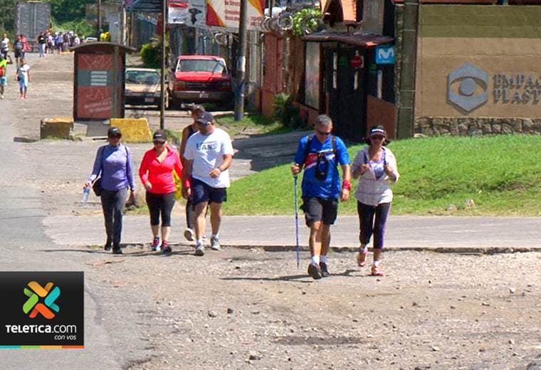 Romeros de Río Claro y Paso Canoas cumplen con su segundo día de caminata