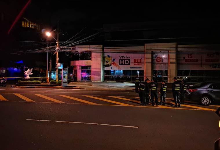 Detona explosivo frente a Televisora de Costa Rica.
