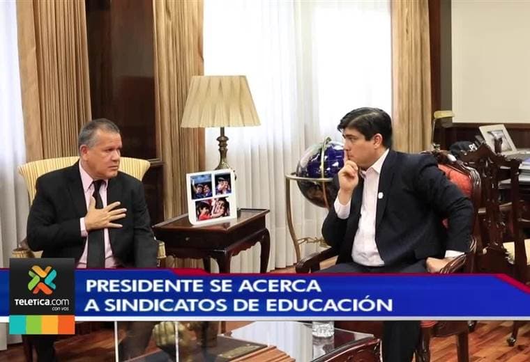 Carlos Alvarado mantiene reuniones con los sindicatos de educación