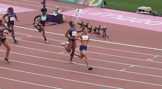 Andrea Vargas gana su heat en 100 metros vallas