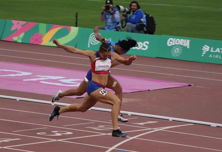 Andrea Vargas ganadora de la medalla de oro en 100 m vallas | Olman Mora