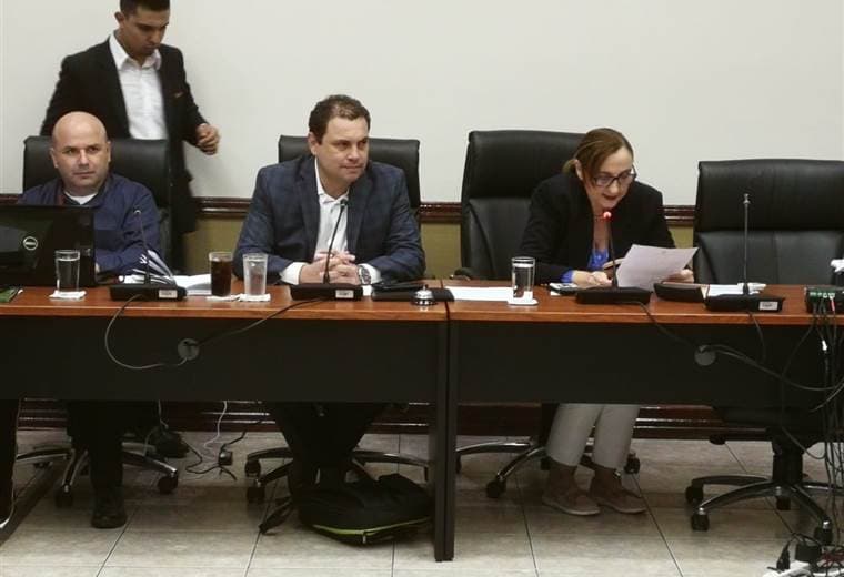 Comisión especial que dictamina el derecho a la huelga.