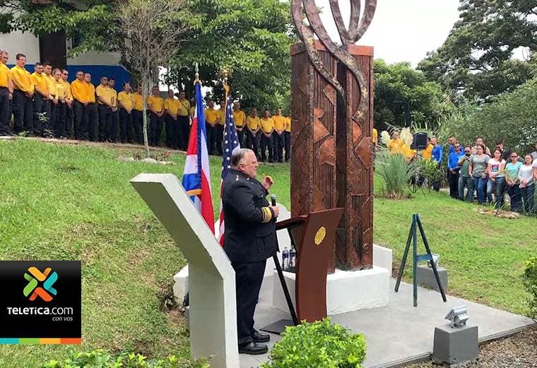Bomberos y otras autoridades de Costa Rica recordaron a las víctimas del atentado del 11 setiembre