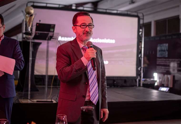 Juan Carlos Rojas, presidente del Saprissa, durante la Asamblea.