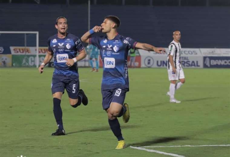 Isaac París, Cartaginés.