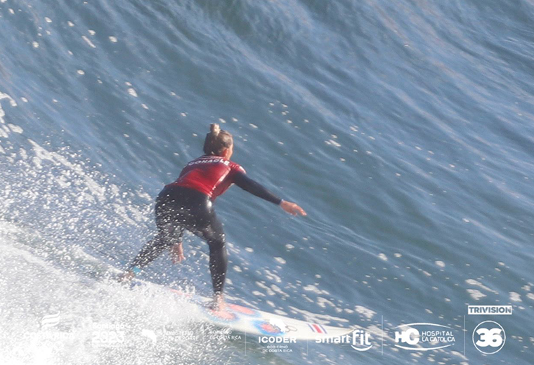 Leilani McGonagle avanza a las semifinales de surf en los Panamericanos