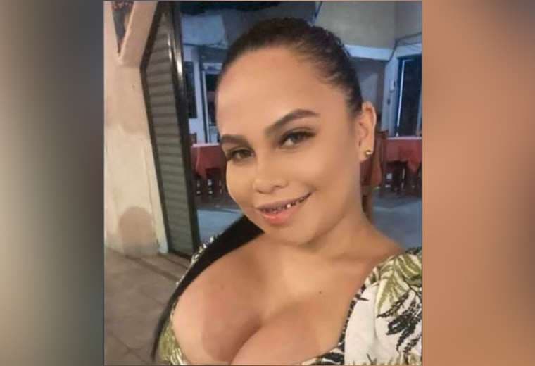 “Los jueces se burlan de nosotros”: Madre de joven asesinada pide ayuda a Laura Fernández