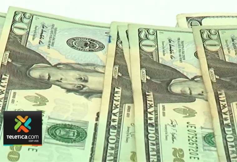 Dólar llega a su precio más bajo en casi siete años