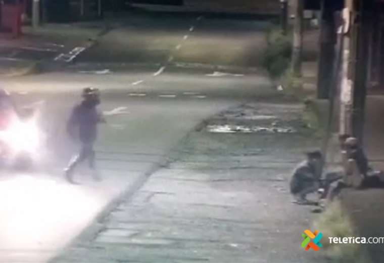 Video captó a pistolero que ejecutó a tres hombres en Guápiles