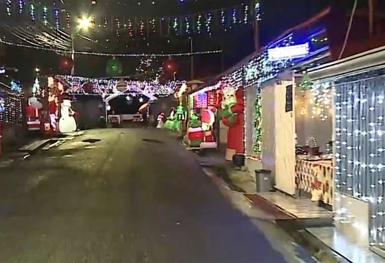 Esta urbanización contagia su espíritu navideño a todo Turrúcares