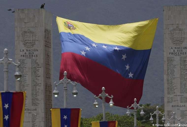 Venezuela protesta por reimposición de sanciones y acusa a EE. UU. de "violar" acuerdos
