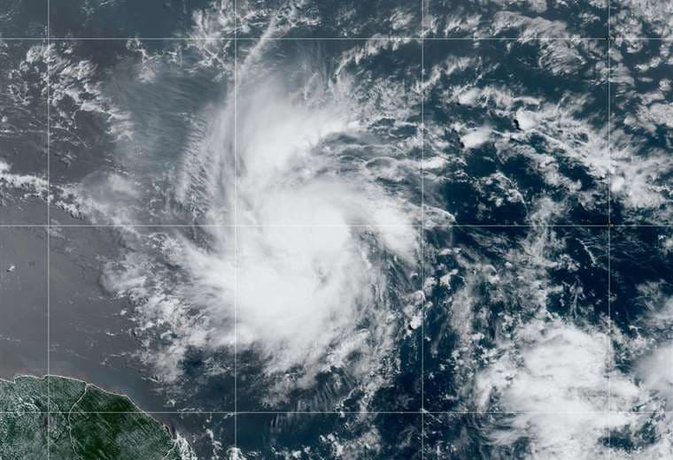 Tormenta tropical Beryl se fortalece y podría convertirse en huracán