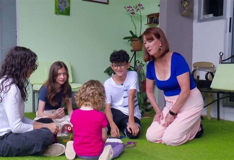 Inés Morales, la madre de 72 años que actúa, canta y baila ballet