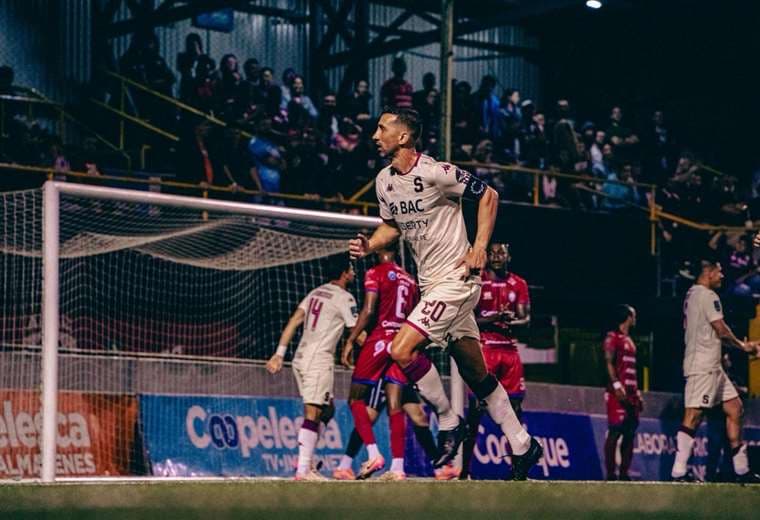 Mariano Torres. Saprissa