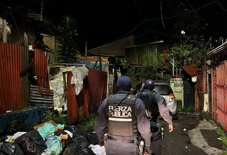 Mujer muere de balazo en la cabeza mientras defendía su propiedad de invasores en Cartago