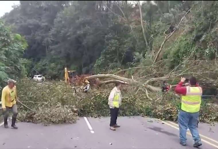Paso por el Cerro de la Muerte estará cerrado hasta el lunes
