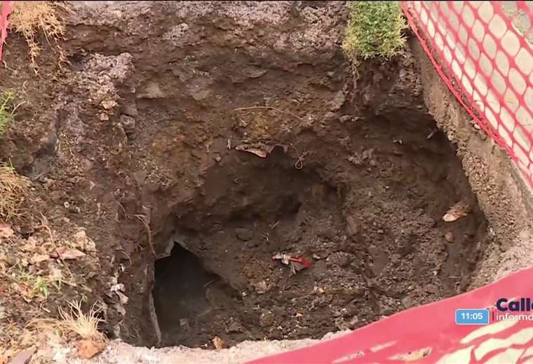 Nadie arregla el hueco que se “tragó” a señor de 76 años hace una semana