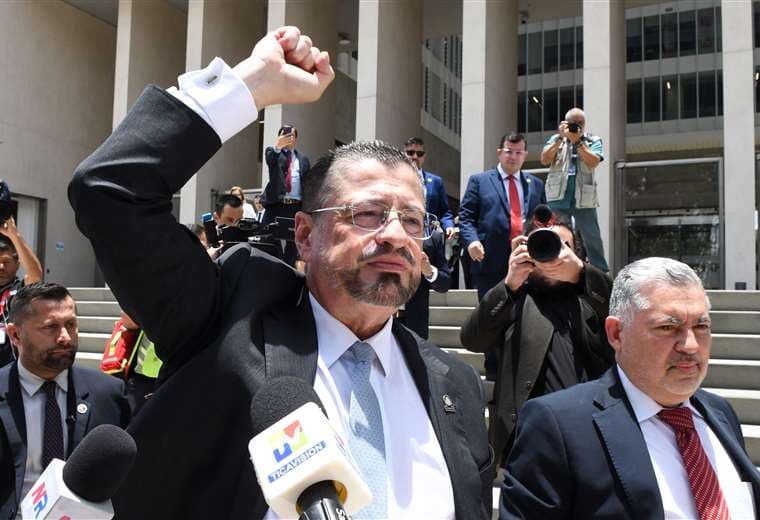 Presidente Chaves critica a Arzobispo de San José por editoriales, Monseñor Quirós se defiende