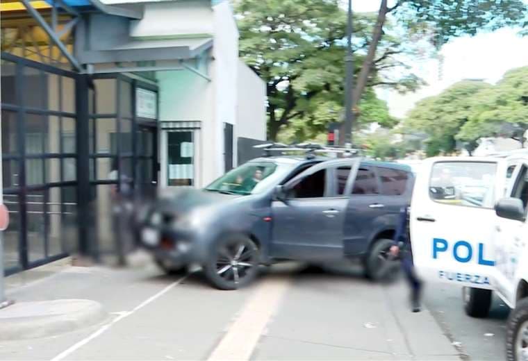 Hombre baleado llega conduciendo al San Juan de Dios