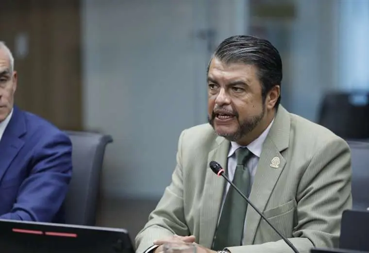 Exministro Mario Zamora regresa a su plaza en Defensoría de los Habitantes