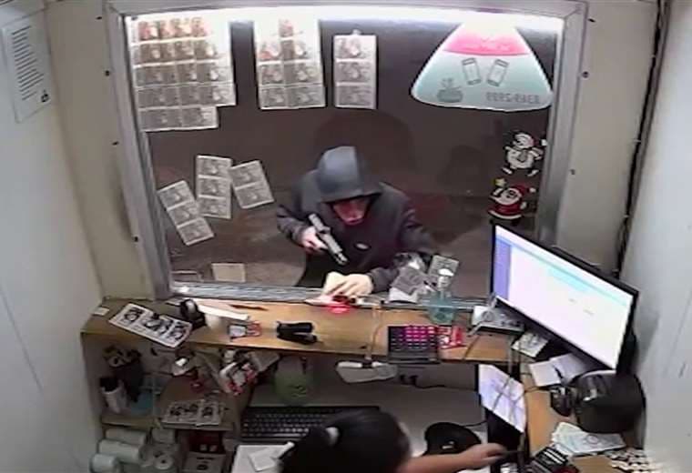 “No me haga daño”: súplica de vendedora durante asalto en Santa Ana