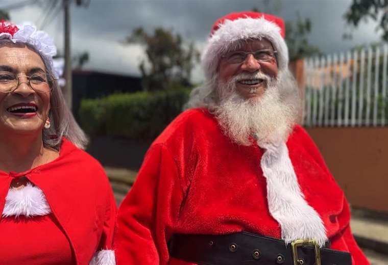 Esta casa guarda una villa con 80 figuras y portales de más de cien años