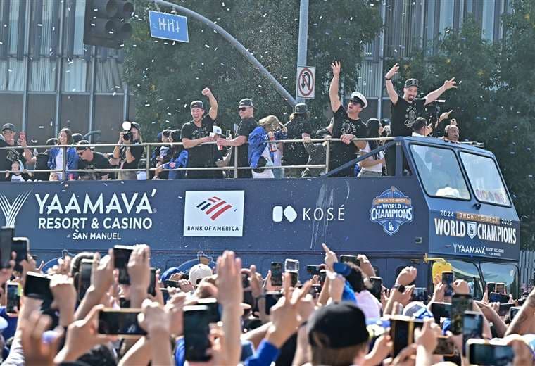 Los Ángeles celebra a los Dodgers, su emblemático bicampeón de la Serie Mundial