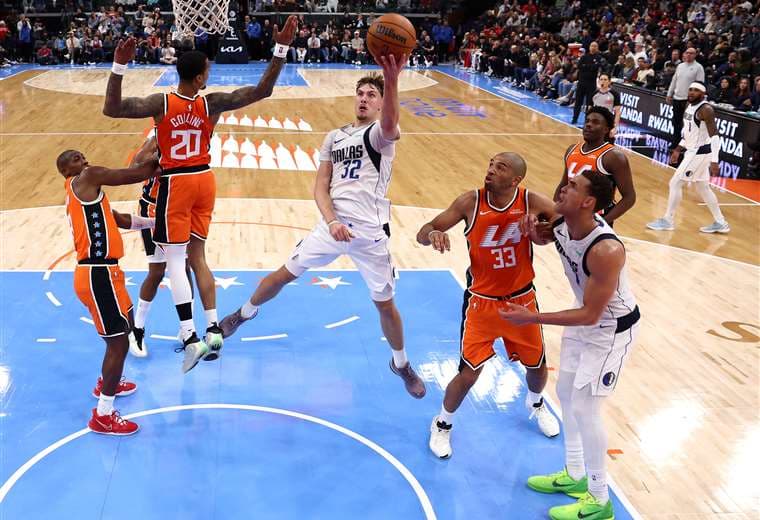 Cooper Flagg emula a LeBron y Charlotte frena la racha de Toronto