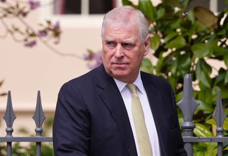 La monarquía británica se tambalea tras el arresto del expríncipe Andrés