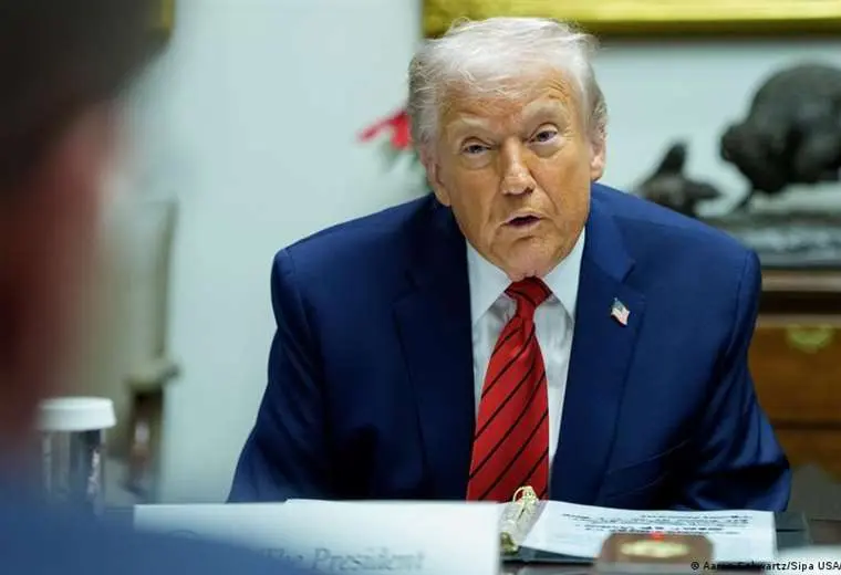 Trump quiere que CNN tenga nuevos dueños con venta de Warner Bros