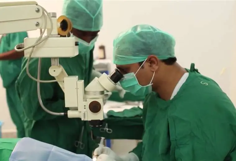 Hospitales buscan alternativas ante faltante de especialistas en cierre de año