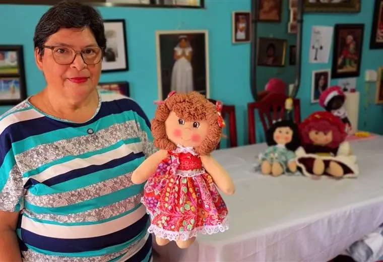 Muñequitos con historia: el arte navideño de Doña Ligia