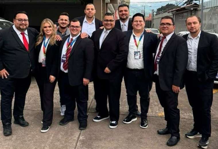 Periodista de Teletica Radio sorprende en El Chinamo por su excelente interpretación de José José