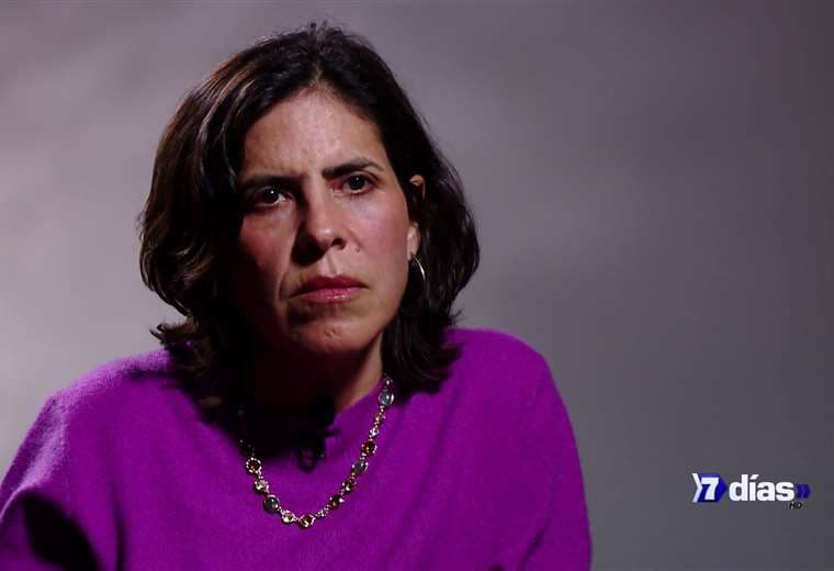 Ministra considera contradictorio el rechazo de Iglesia Católica a proyecto para excluir emisoras religiosas de subasta