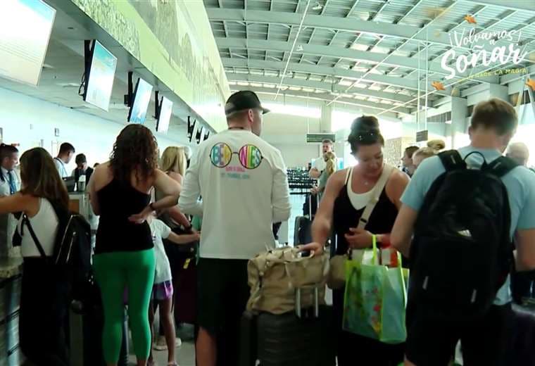 ¿Cómo puedo evitar una estafa de una falsa agencia de viajes?