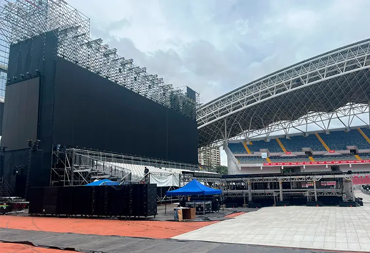 Concierto que mueve fronteras: más de 1.800 personas viajaron por tierra a Costa Rica para ver a Bad Bunny