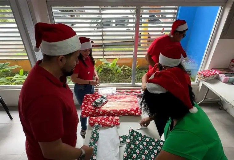 Cinco amigos cambiaron la Navidad de 200 niños con un “taller secreto” lleno de magia