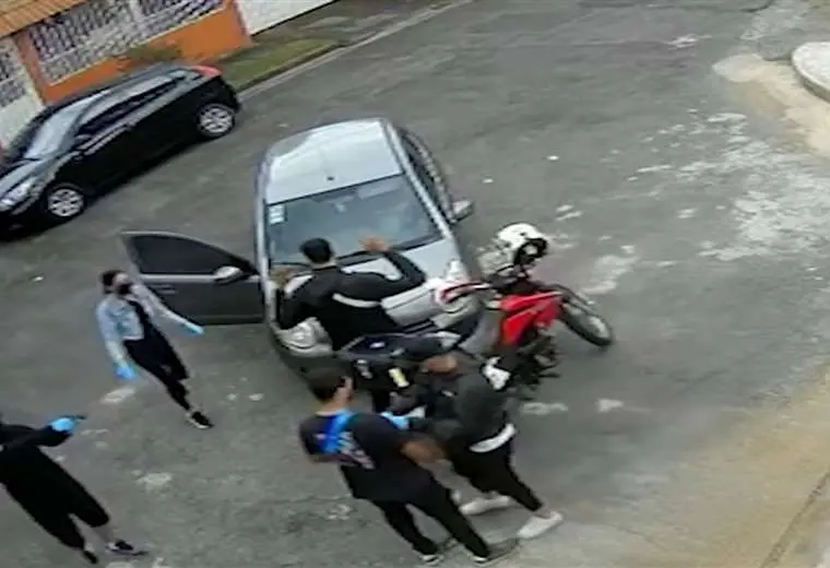 Video: Así fue como asaltantes despojaron a hermanos de ¢3 millones en Curridabat