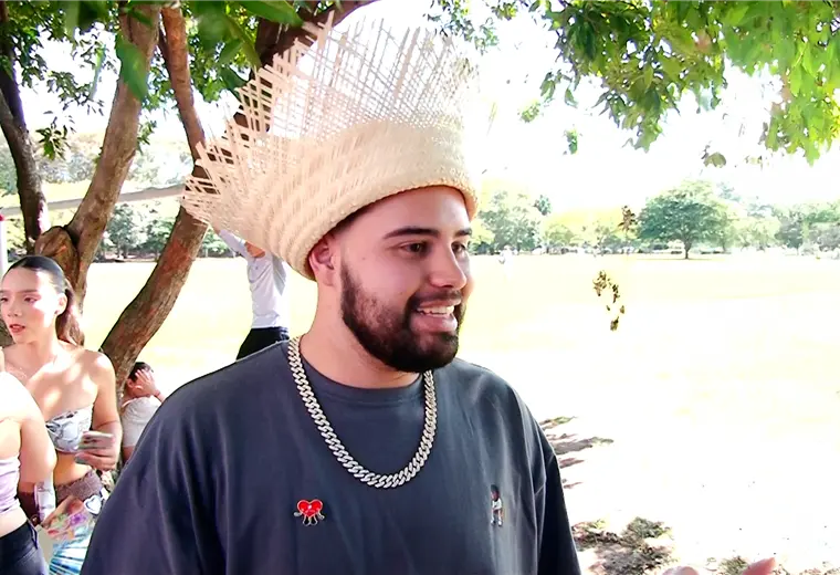 Lentejuelas, flores y el icónico sombrero "de Bad Bunny" protagonizan los 'outfits'