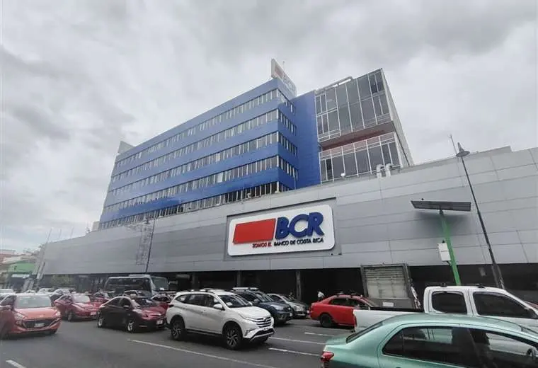 Sindicato responde a Laura Fernández por nueva propuesta para vender BCR