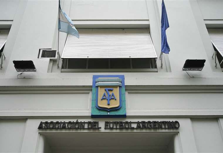 Justicia argentina allana la AFA y clubes de fútbol en investigación por lavado