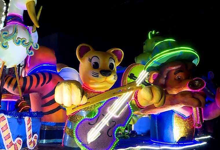 Sinfonía de los Sueños: la carroza del Banco Nacional que iluminó Alajuela Brilla 2025