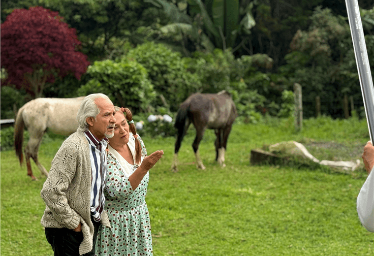 ‘Simplemente Elvirilla’ apuesta por risa y valores familiares en nueva serie de Teletica