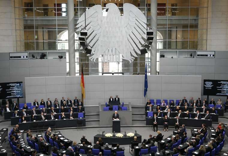 Diputados alemanes aprueban partida de 50.000 millones de euros de gasto militar