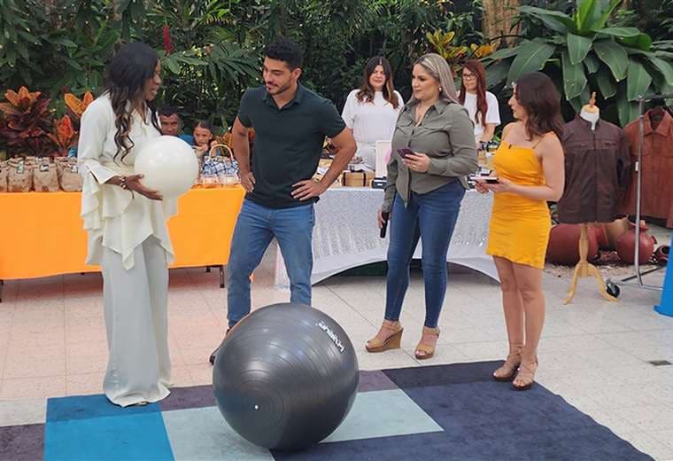 Haga estos ejercicios antiestrés con balones y libere la tensión