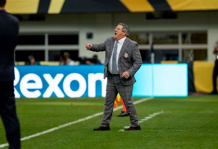 Miguel Herrera defiende con vehemencia a Brandon Aguilera