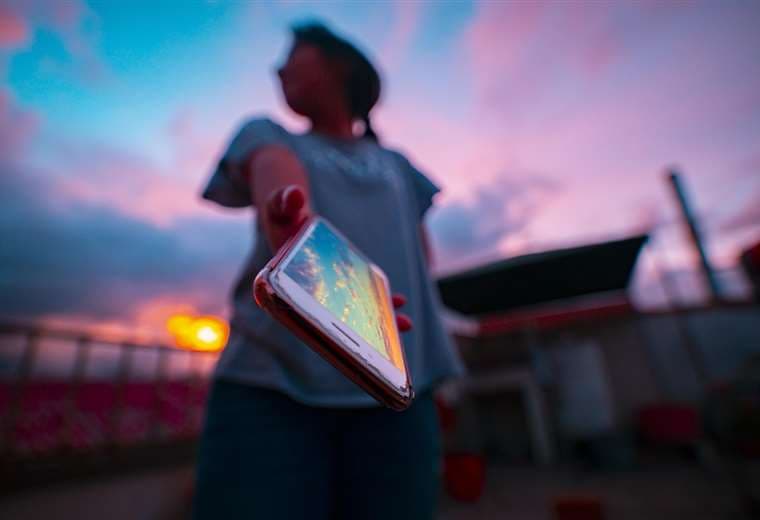 Fotos de desnudos generadas por IA alimentan ola mortal de chantaje digital